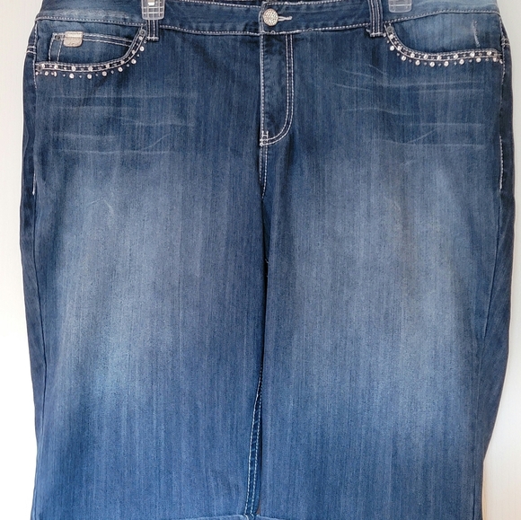 Plus Size Denim Capris - Size 24W - Picture 1 of 6